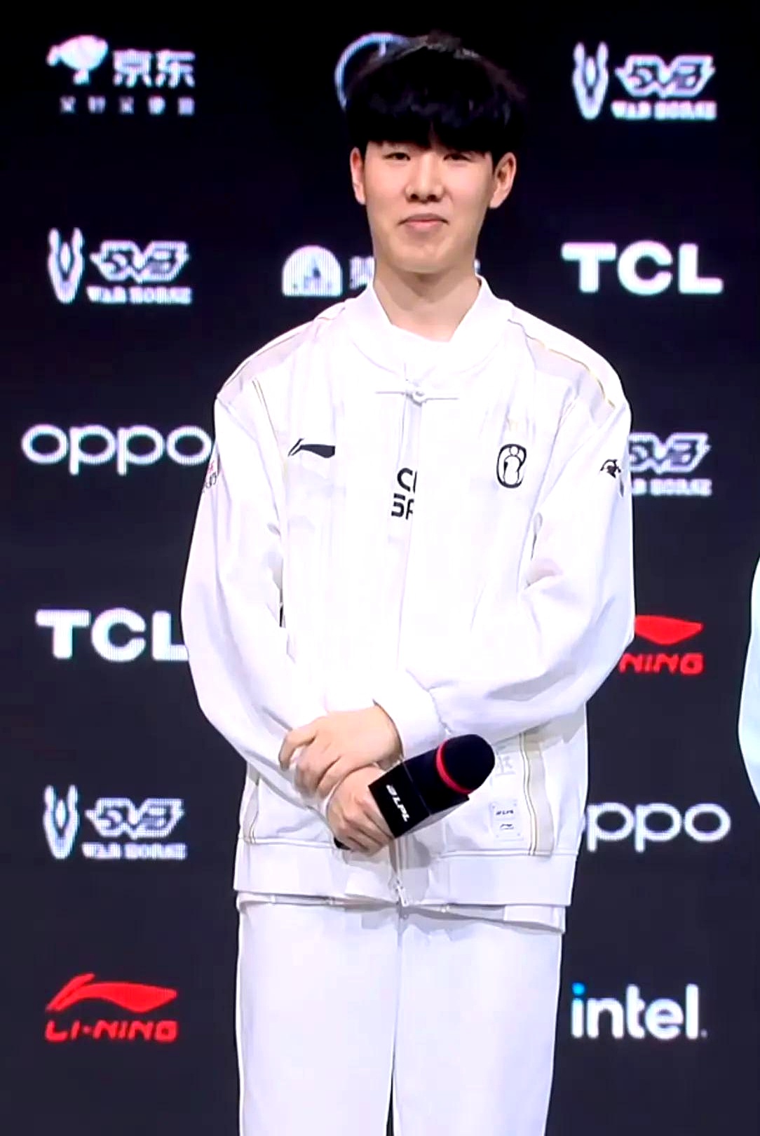 Weiwei 玩 Wei 打不过 Wei knight Kuchi 的暴力输出 Bilibili Gaming 轻松拿下比赛点