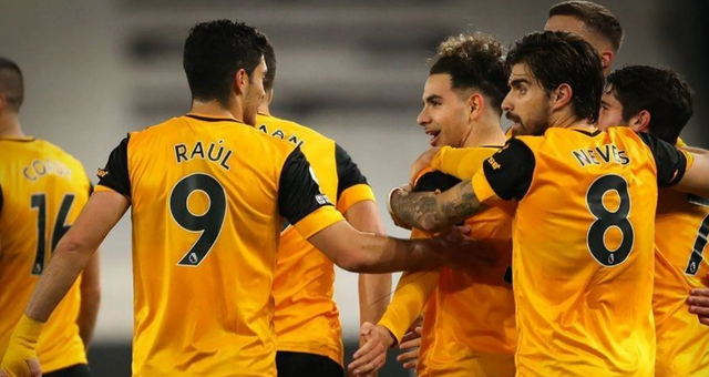 KPL最无敌英雄就是她，这英雄难道有手就能玩？