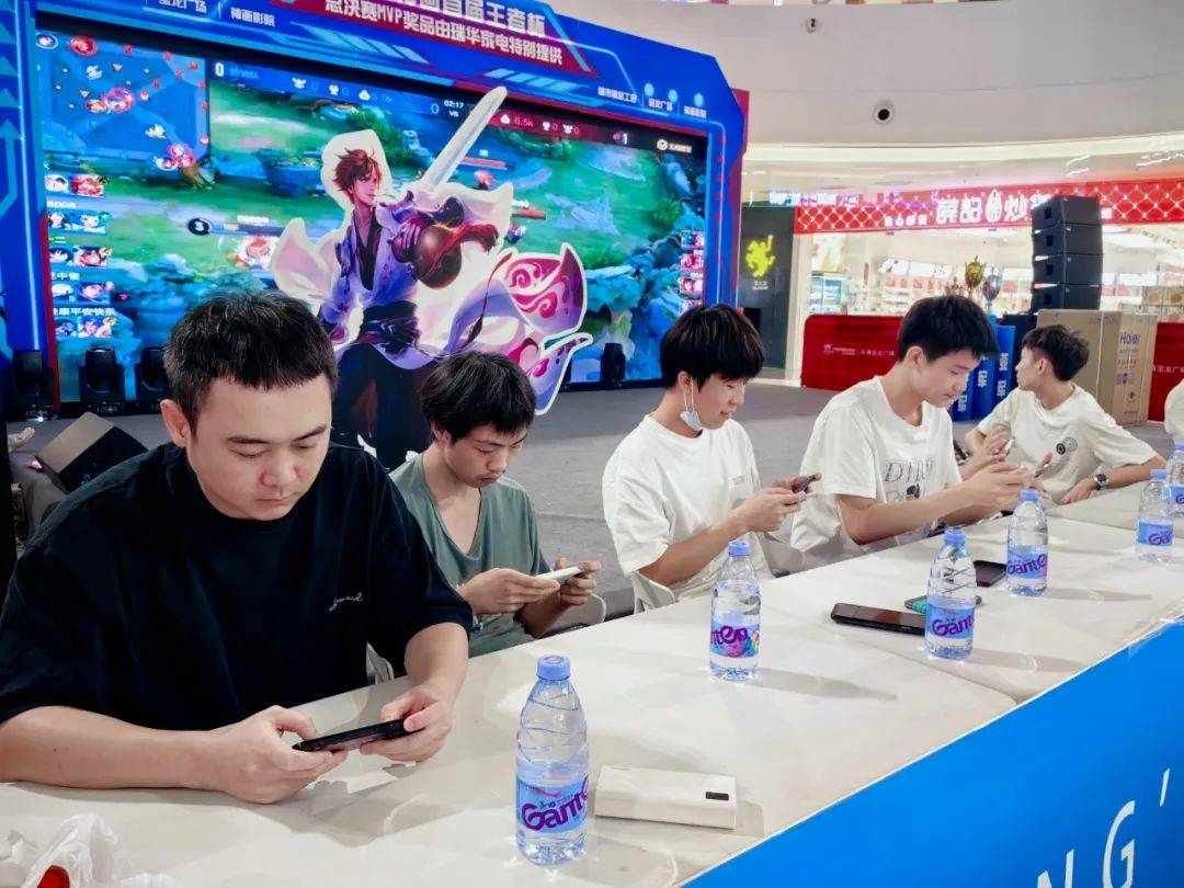 折磨自己和观众！ Anyone's Legend 几乎输掉了比赛， LGD Gaming 的龙团爆炸，被中路扫荡。