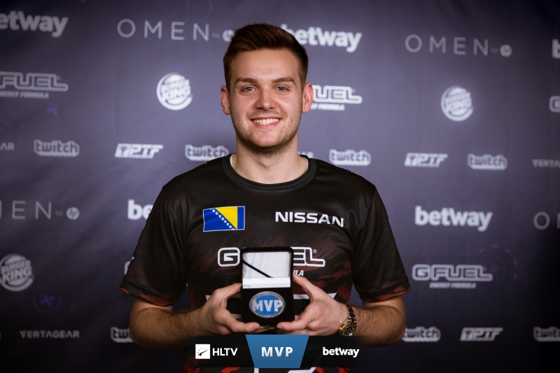 NEST四强冠军赛Day1：SN与WE进入胜者组